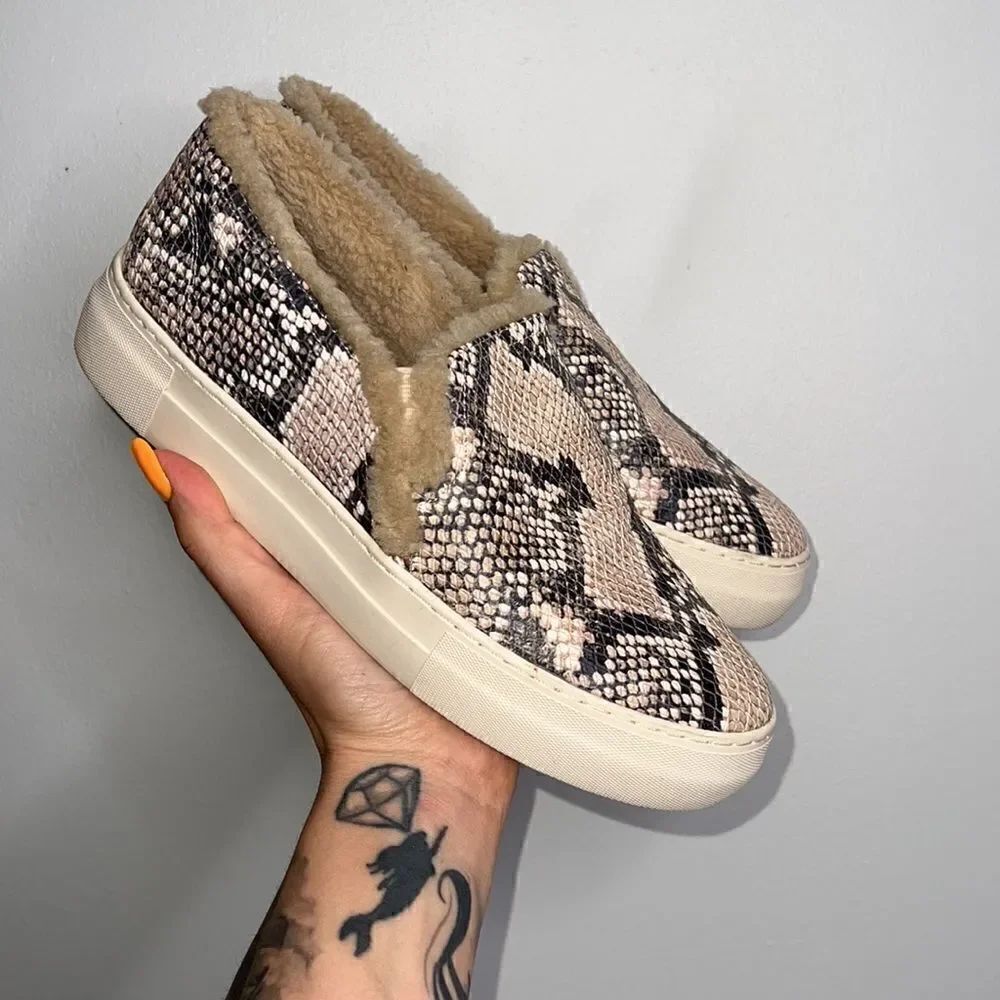 VINCE CAMUTO KATERINDA SLIP-ON SNEAKER Animal print Sherpa Lined Snakeskin 7.5